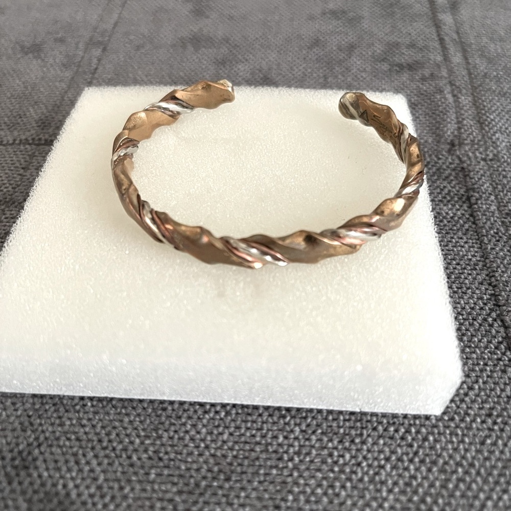 RARE FIND
Vintage Sergio Lub mixed metal twist cuff bracelet - Picture 5 of 7